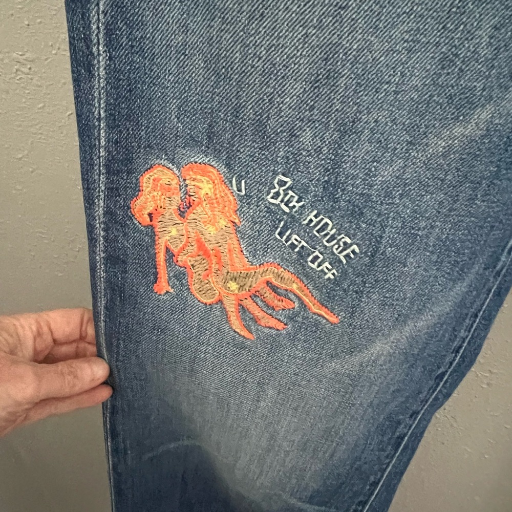 Mother The Rambler Sneak Embroidered Jeans in Running With Scissors Size 24 New - Picture 9 of 15